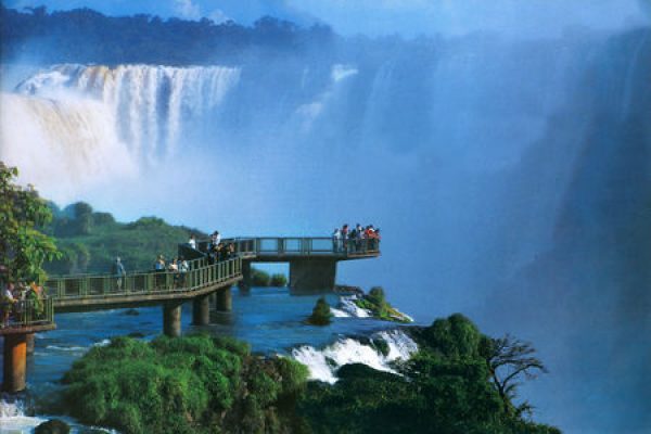 BALCON DE LA OCTAVA MARAVILLA DEL MUNDO: LAS CATARATAS DEL IGUAZU.